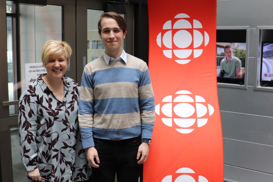 Will McGrew en compagnie de Véronique Lessard directrice de Radio-Canada Québec