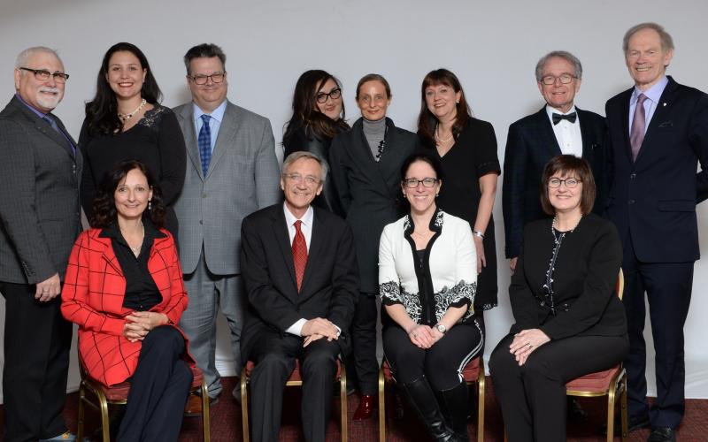 Les membres du conseil d’administration du Centre en compagnie de Sonia LeBel, ministre responsable des Relations canadiennes et de la Francophonie canadienne et ministre responsable du Centre.